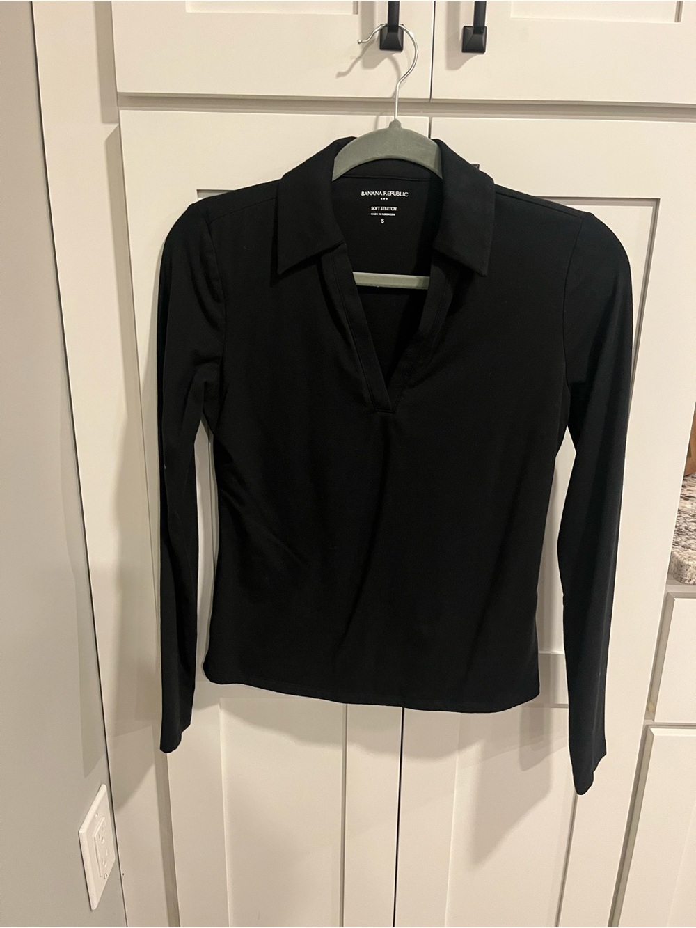 Banana Republic Black Long-Sleeve Collared Shirt